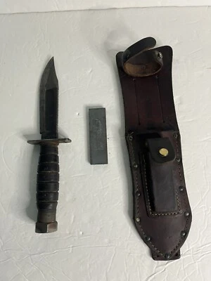 Cuchillo militar vintage CAMILLUS NY supervivencia hoja fija con funda y piedra Foto 1 de 4