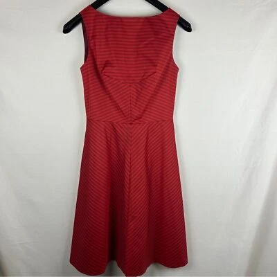 Vestido sem mangas Isaac Mizrahi listra vermelha linha A fit & flare tamanho 4 Natal - Imagem 1 de 4