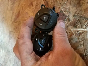 2013 FORD FOCUS STEERING WHEEL CONTROLS AM5T-14K147-CA AM5T-14K147-AA - Picture 1 of 2
