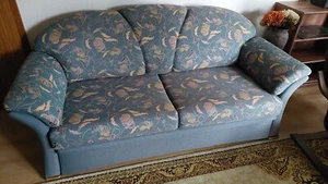 Sofa klassisch Landhausstil floral gemustert Schlaffunktion Bettkasten gebraucht - Bild 1 von 10