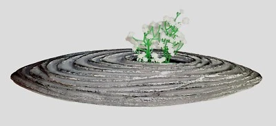 罕见铸铝子弹形花花瓶中心件厚纹理 MCM 17 — 第 1/4 张图片