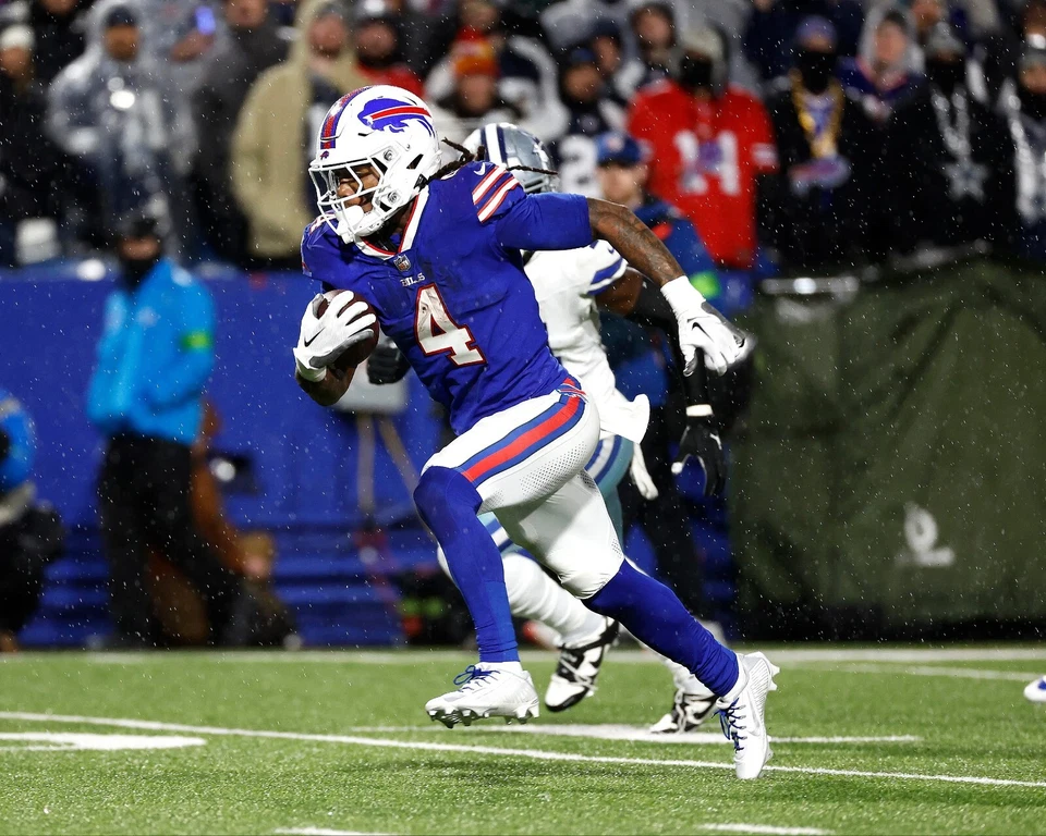 Фотография Джеймса Кука из Buffalo Bills 8x10 NFL футбол бег на поле - Изображение 1 из 1