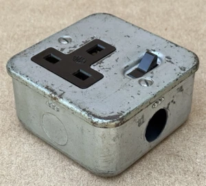 INTERRUTTORE DA PARETE VINTAGE MK INDUSTRIALE MONTAGGIO SUPERFICIALE - Foto 1 di 9