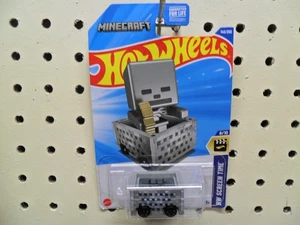 2025 hot wheels gray Minecraft hw screen time 8/10 146/250 - Picture 1 of 3
