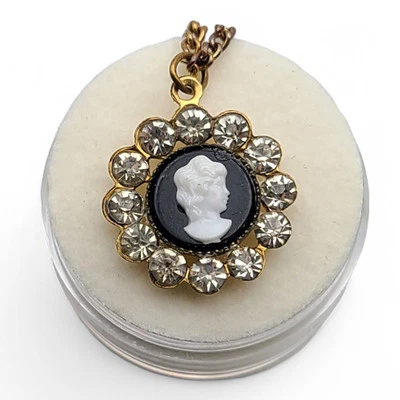 Орг винтажное ожерелье со стразами камея кукла Madame Alexander Cissy ювелирные изделия Revlon - Изображение 1 из 4