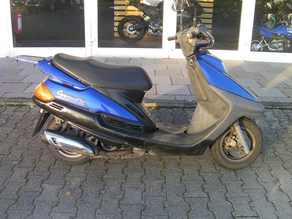 Roller Yamaha Cygnus R 125 Bastler-/Ausschlachtfahrzeug läuft mit Startpilot - Bild 1 von 4