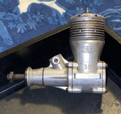 Винтажный радиоуправляемый авиационный двигатель K&B 35 - Изображение 1 из 4