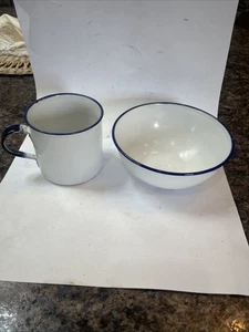 Tazza e ciotola da caffè smaltata vintage blu e bianca made in Sweden - Foto 1 di 8