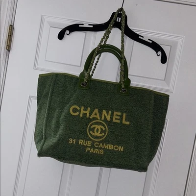 CHANEL GREEN TOTE - Image 1 of 4