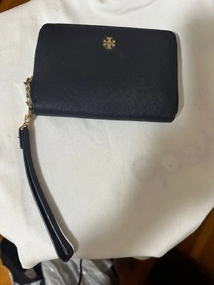 Muñequera Tori Burch azul marino Foto 1 de 4