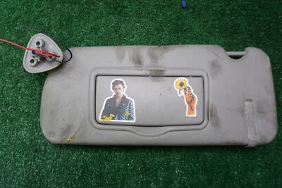 Quebra-sol 2004 2005 2006 2007 2008 2009 CADILLAC SRX LEFT FABRICANTE DE EQUIPAMENTO ORIGINAL 1 peça 25756069	 - Imagem 1 de 4