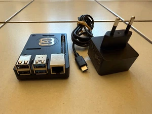 Raspberry Pi 4, 4GB Ram mit Gehäuse und passendem USB-C Netzteil, ohne SD-Karte - Bild 1 von 4
