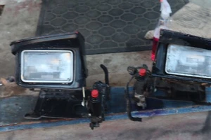 1991 to 1993 Mitsubishi 3000GT Front Left+Right Headlights W Motor OEM stealth - Picture 1 of 6
