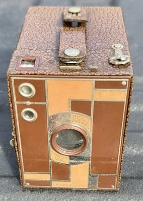 CAJA RARA CÁMARA ART DECO MARRÓN EASTMAN KODAK BROWNIE BEAU DOBLE LENTE 1930-1933 Foto 1 de 4