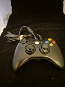 Xbox 360 Wired Controller - Picture 1 of 3