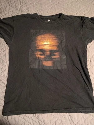 Camiseta masculina gráfica em escala preta feita nos EUA tamanho grande - Imagem 1 de 4