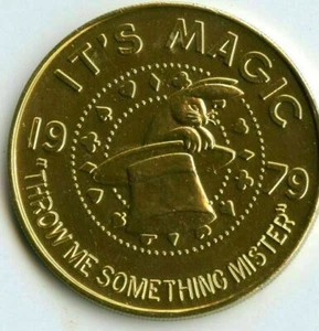 Mardi Gras Doubloon Krewe of Freret 1979 aluminio dorado - Imagen 1 de 2