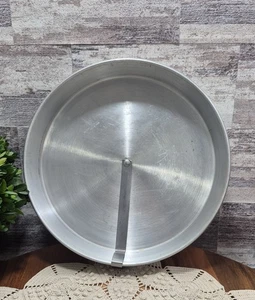 Vintage MIRRO 1109M Round Cake Pan 9" dia. x 1.5" deep with Easy Release Slider - Picture 1 of 6