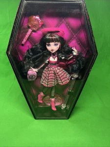 BAMBOLA DA COLLEZIONE MONSTER HIGH DRACULAURA HAUNT CONTURE - Foto 1 di 14