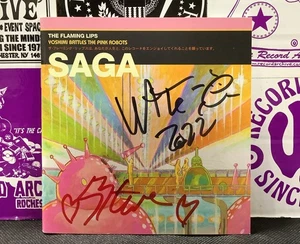 The Flaming Lips „Yoshimi Battles The Pink Robots“ (SIGNIERTE BEILAGE, OHNE CD) 2022 - Bild 1 von 2