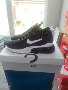 Scarpe da ginnastica Nike air Max 270 React nuove con etichette, taglia UK 8,5 EU 43, colore nero, bianco. - Foto 1 di 10