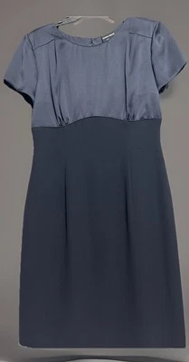 Georgio Armani 意大利制造黑色,帽袖,锁眼后连衣裙 RN 103723 — 第 1/4 张图片