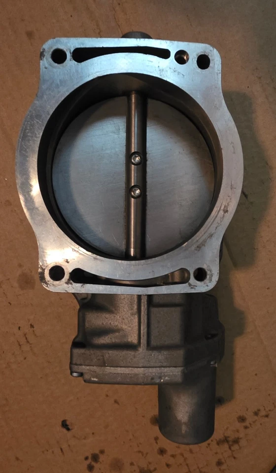 Corpo do acelerador lâmina prata Camaro Corvette 12570790 - Imagem 1 de 4