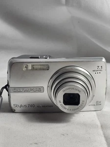 Olympus Stylus 740 7,1 megapixel fotocamera digitale solo argento con zoom ottico 5X testato - Foto 1 di 5