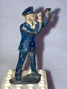Crescent sailor with telescope, end of scope missing - Picture 1 of 8