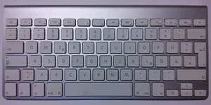 Apple Kabellose Tastatur A1314 Wireless Bluetooth Keyboard DE-Layout als Defekt - Bild 1 von 3