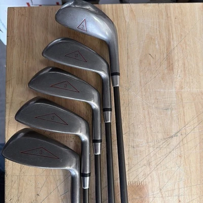 普利司通连续设计 6,8,9,10,11 Rh 铁杆套装 R 硬度 — 第 1/4 张图片