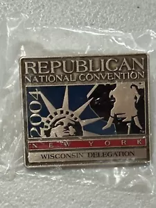 Prendedor de solapa de delegación de Wisconsin 2004 RNC Convención Nacional Republicana - Imagen 1 de 2