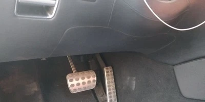 DRIVER KNEE AIR BAG 2168600302 2008-2014 MERCEDES-BENZ CL63 - Imagem 1 de 4