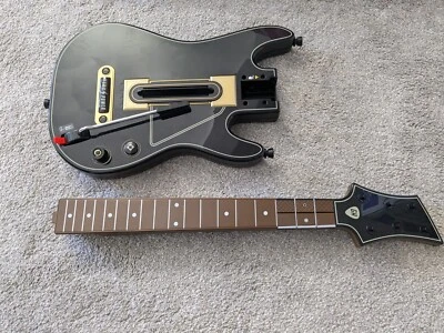 GUITAR HERO LIVE Guitar for iPhone iPad iPod iOS Apple TV Guitar In Box - Image 1 of 3