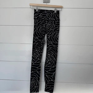 Lululemon Women’s 2 Black White Radiate Rose Luxtreme Tight Pants - Picture 1 of 6