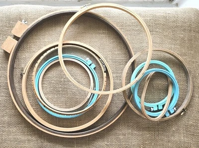 Lote de 10 aros bordados 7 madera, 3 plástico 5,5" a 14,5" Foto 1 de 4