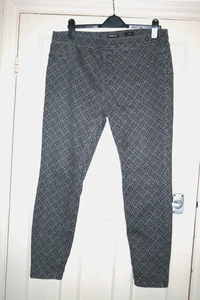 SIZE 16 GREY PATTERNED JEGGINGS 28" LEG - Picture 1 of 4
