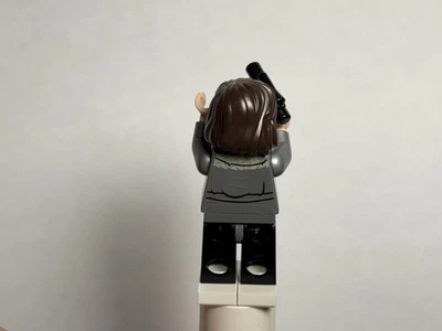 LEGO Star Wars Minifigure Qi’ra SW0916 Misprint with Yoda Back Print - Image 1 of 4