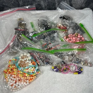 Lote de joyas de disfraces paquete aleatorio piezas surtidas a granel - Imagen 1 de 9