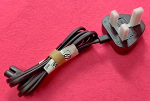 Genuine Samsung TV 90° Angled Figure of 8 UK Mains Power Cable Lead 1.5m Long - Afbeelding 1 van 3