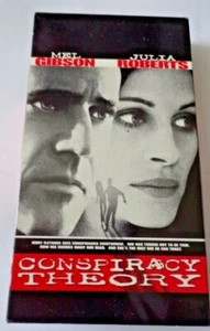 Conspiracy Theory, Movie Mel Gibson Julia Roberts Patrick Stewart Cylk Cozart - Picture 1 of 8