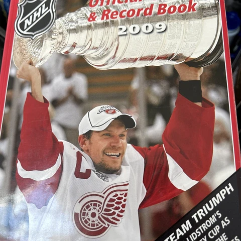 2009 National Hockey League Official Guide & Record Book Nicklas Lidstrom Cover