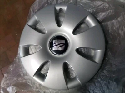 SEAT IBIZA VW POLO AUDI SKODA STUD HUB CAP NEW ORIGINAL 6L0601147D - Image 1 of 4