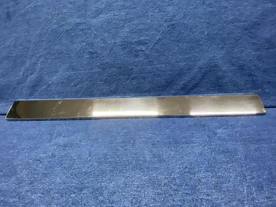 1990 1991 1992 Cadillac Fleetwood Brougham porta traseira direita acabamento inferior de aço inoxidável - Imagem 1 de 4