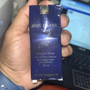 Maquillaje Estée Lauder Double Wear Stay In Place FPS 10 - No. 04 Guijarro (3C2) 30 ml - Imagen 1 de 7
