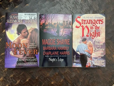 Lot of 3 Books Short Story Collections Maggie Shayne Charlaine Harris Romance Foto 1 de 4