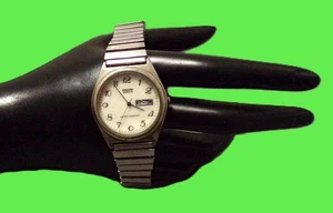 Orologio da polso, marca Sharp, #257242, quarzo, resistente all'acqua, giorno/data, funzionante - Foto 1 di 3