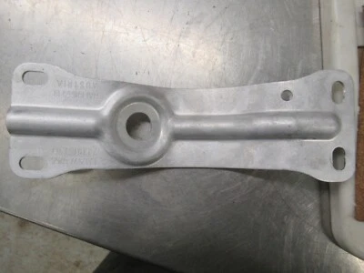 P018 BMW 2014-17 i8 elemento de conexión delantero 51117339101 Foto 1 de 3