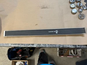 Chevy Truck Dash Trim W/Custom Deluxe Dash Emblem OEM NO AC - Foto 1 di 8