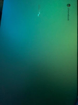 Samsung Chromebook gris funciona buen tamaño se ve unas 13 pulgadas  Foto 1 de 3